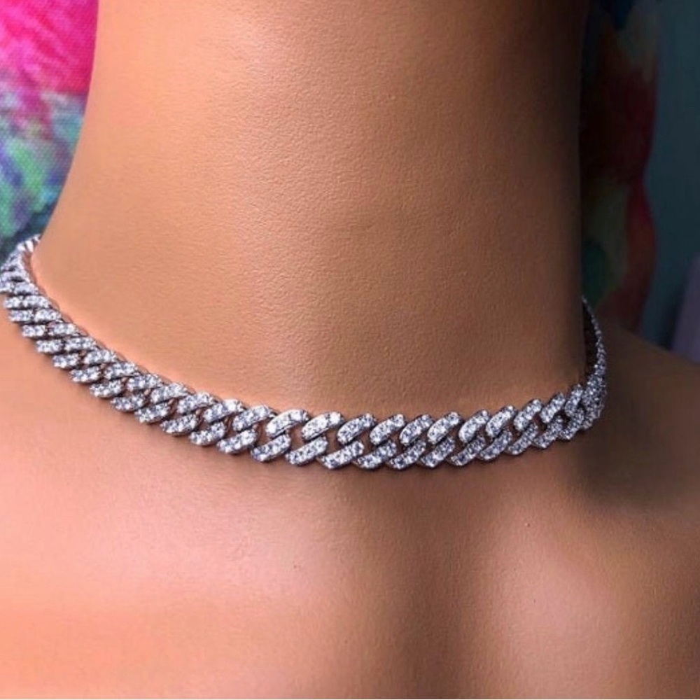 Elegant Silver Necklace - Picture 3 of 6